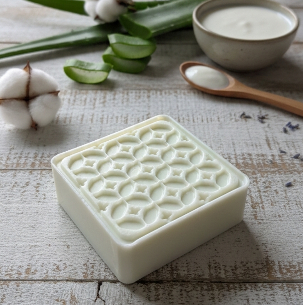 Hand crafted Aloe Moisturizing Goat's Milk Soap NWT